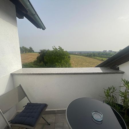 Vila Milka - Balkon - Besplatan Parking - Samostalna Prijava Karlovac Dış mekan fotoğraf