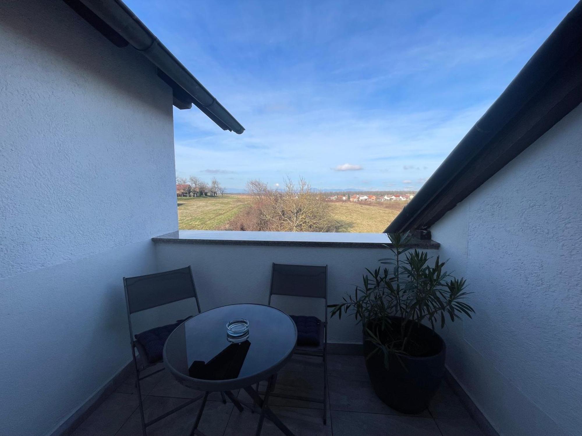 Vila Milka - Balkon - Besplatan Parking - Samostalna Prijava Karlovac Dış mekan fotoğraf