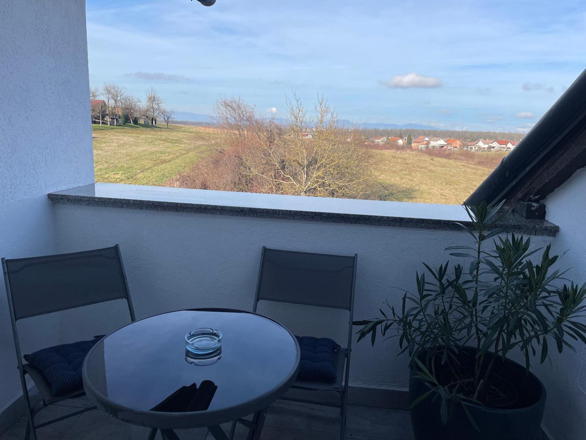 Vila Milka - Balkon - Besplatan Parking - Samostalna Prijava Karlovac Dış mekan fotoğraf
