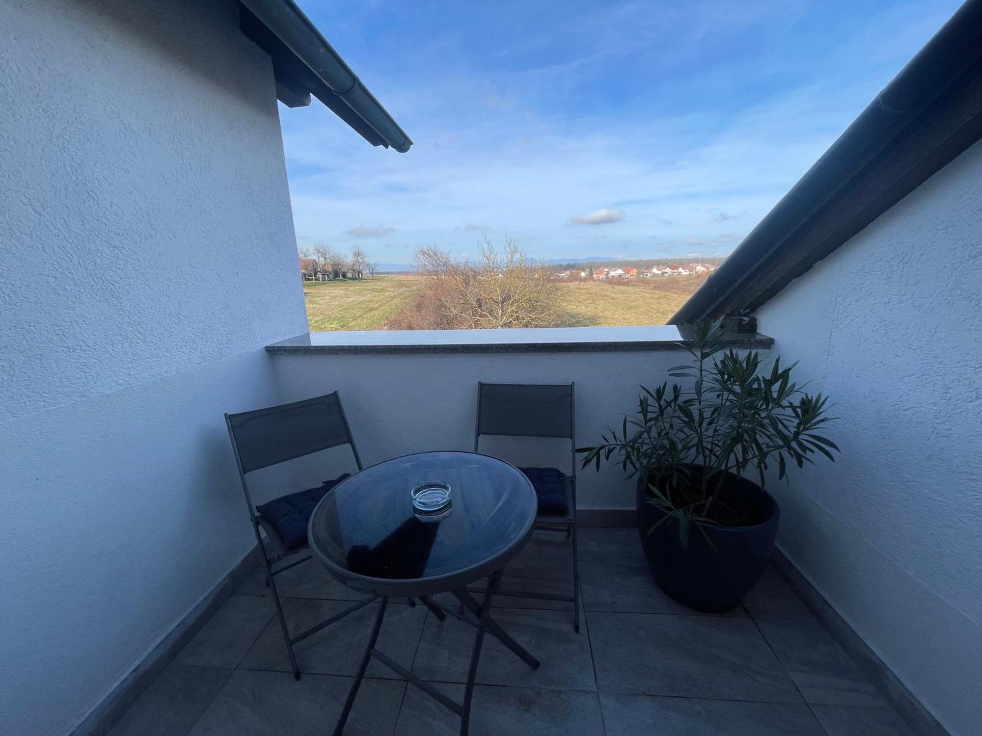 Vila Milka - Balkon - Besplatan Parking - Samostalna Prijava Karlovac Dış mekan fotoğraf