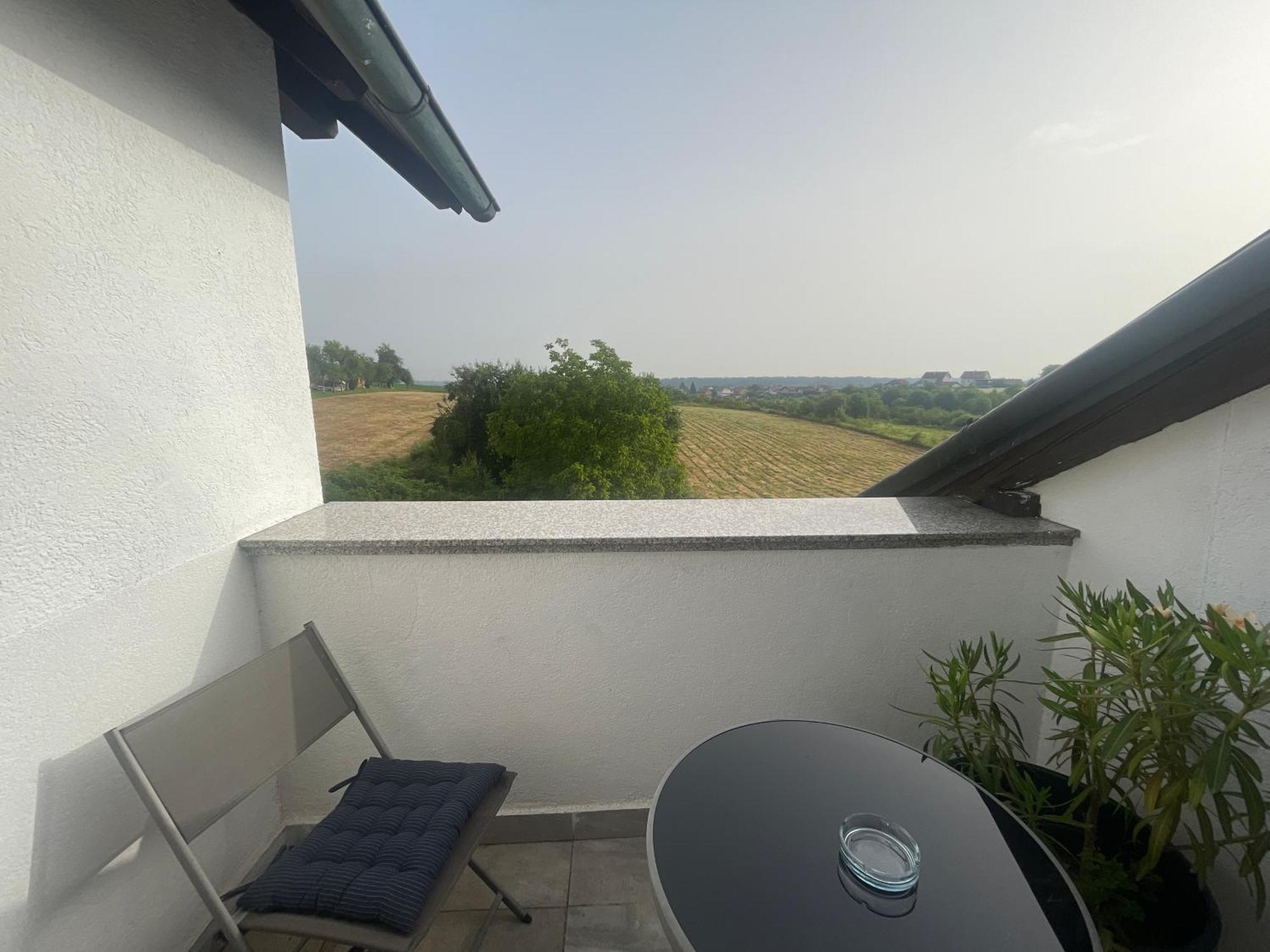 Vila Milka - Balkon - Besplatan Parking - Samostalna Prijava Karlovac Dış mekan fotoğraf